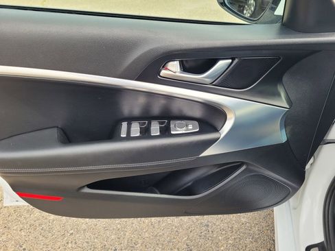 Used 2023 Genesis G70 2.0T image 13