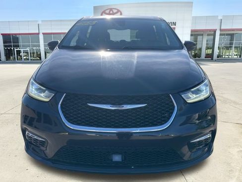Used 2023 Chrysler Pacifica Touring-L FWD image 8