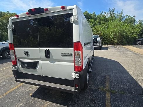 Used 2025 RAM ProMaster 2500 w/ U-Haul Equipment Group FWD image 7