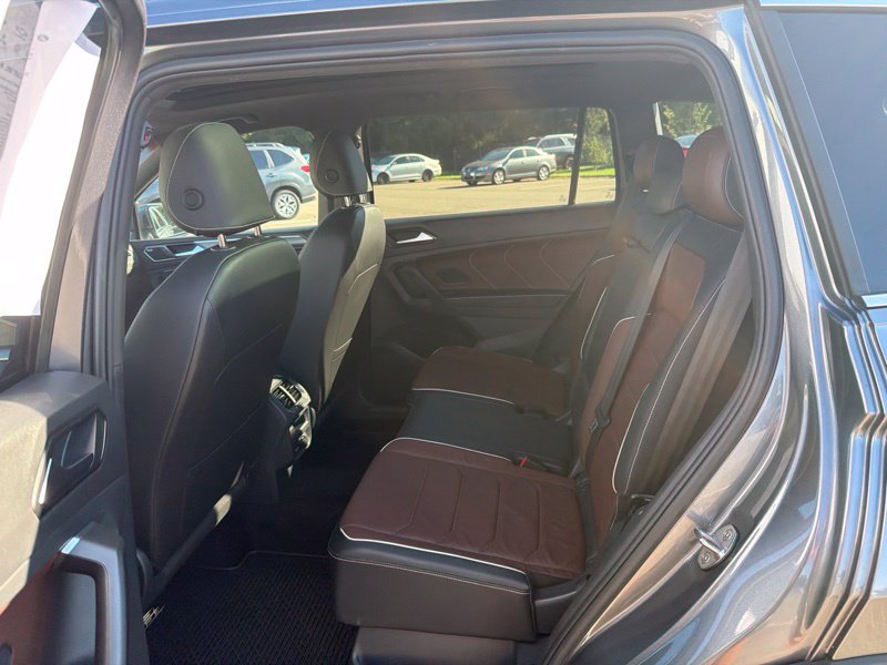 Used 2023 Volkswagen Tiguan SEL R-Line AWD/4WD image 17