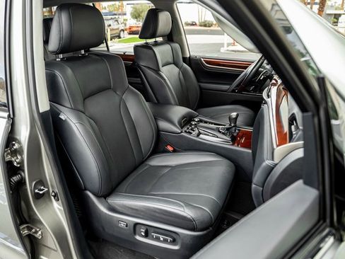 Used 2021 Lexus LX 570 4WD w/ Luxury Package image 29