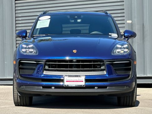 Certified 2022 Porsche Macan image 11