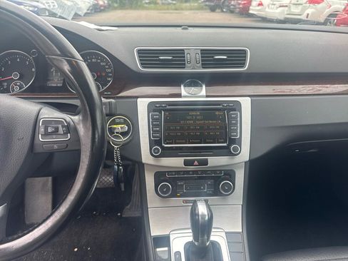 Used 2012 Volkswagen CC Lux Limited FWD image 10