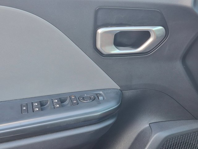 Used 2025 Kia K4 FWD image 13