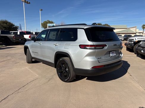 New 2025 Jeep Grand Cherokee L Limited w/ Black Appearance Package AWD/4WD image 7