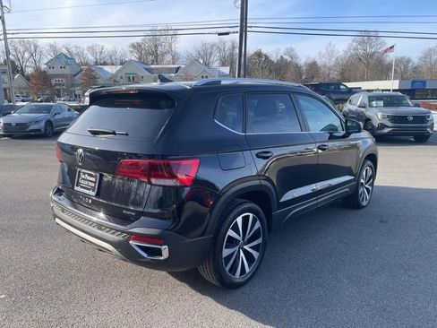 Certified 2022 Volkswagen Taos SE image 4