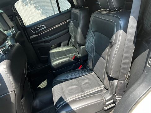 Used 2018 Ford Explorer Platinum AWD/4WD image 22