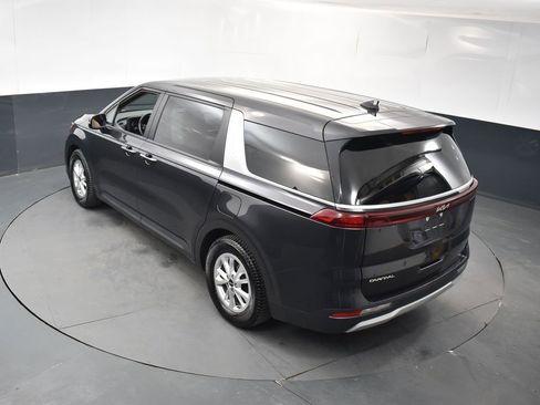 Used 2023 Kia Carnival LX FWD image 15
