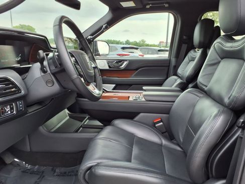 Used 2024 Lincoln Navigator Reserve image 10