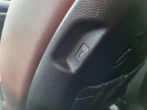 Used 2023 Kia Telluride EX w/ EX Captain's Chair Package image 18