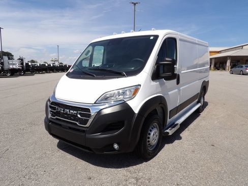Used 2025 RAM ProMaster 2500 w/ U-Haul Equipment Group FWD image 57