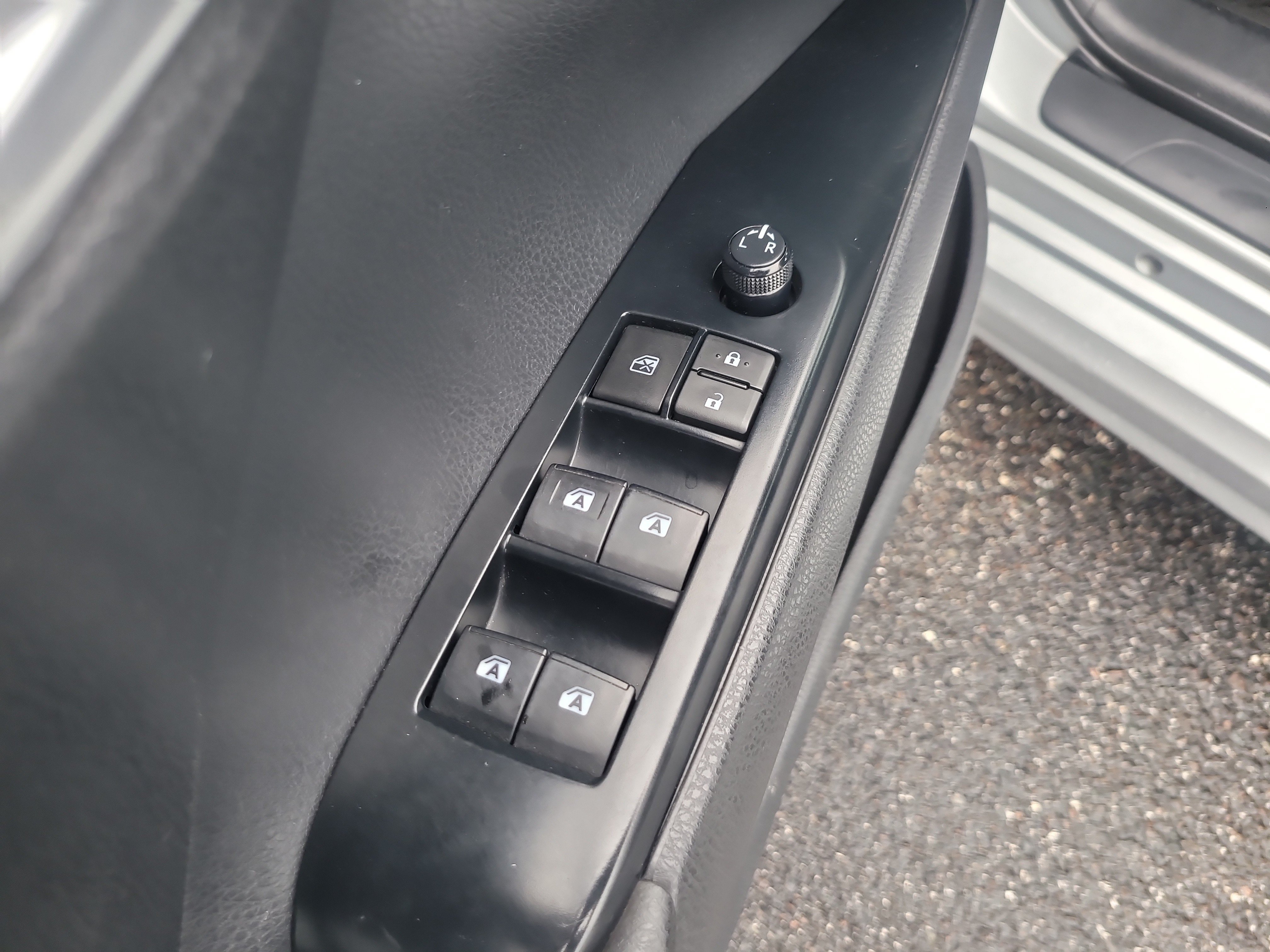 Used 2019 Toyota Camry SE FWD image 15