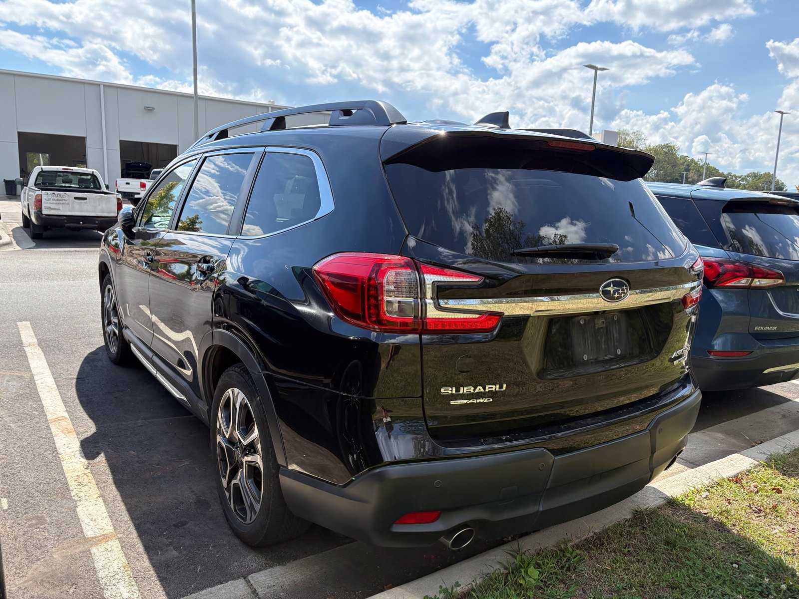 Used 2023 Subaru Ascent Limited w/ Technology Package AWD/4WD image 4