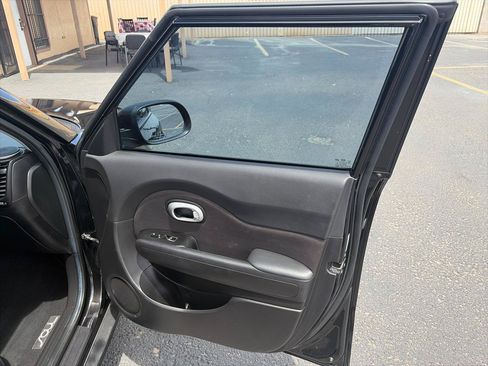 Used 2018 Kia Soul FWD image 18
