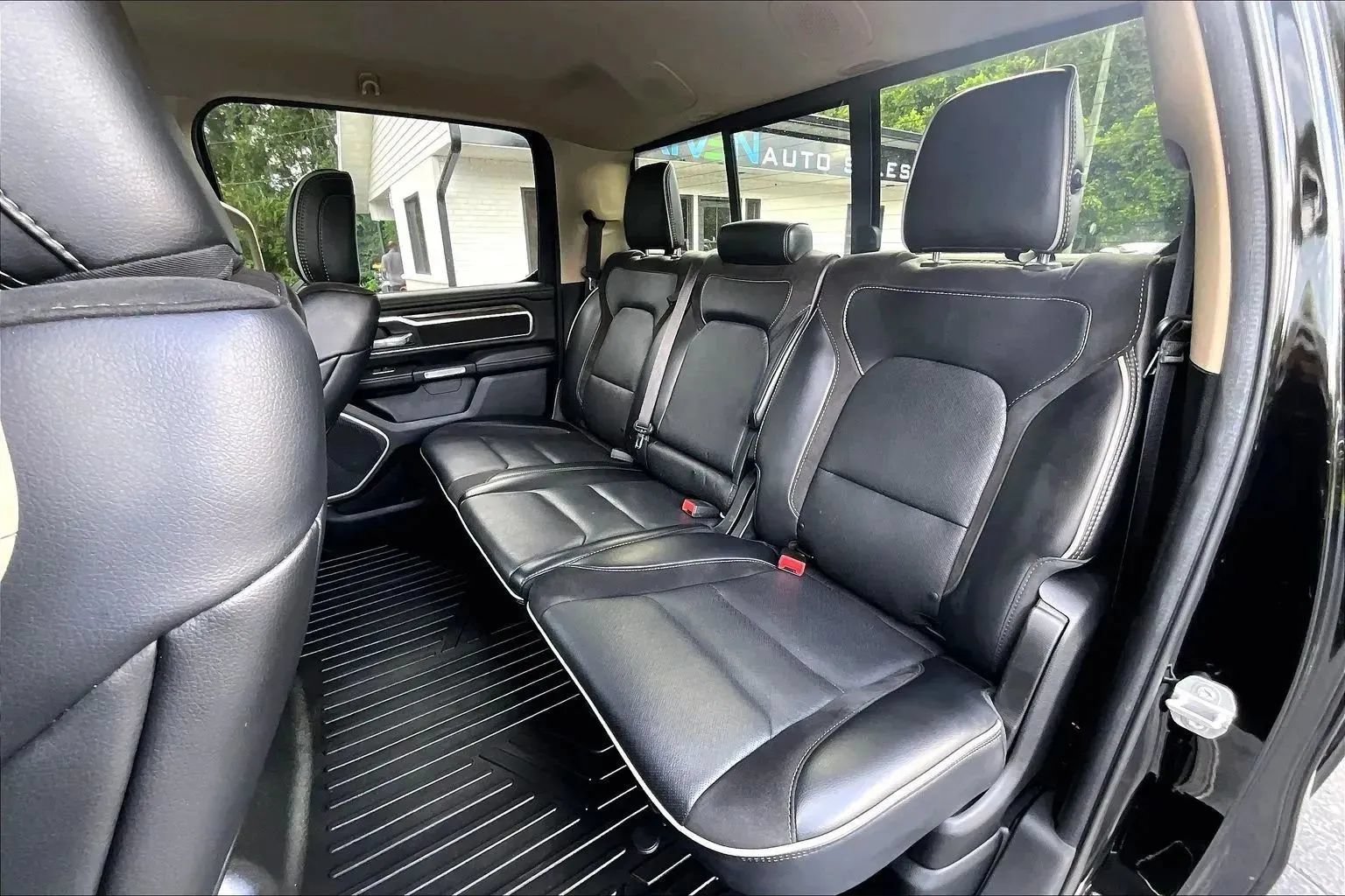 Used 2019 RAM 1500 Laramie AWD/4WD image 26
