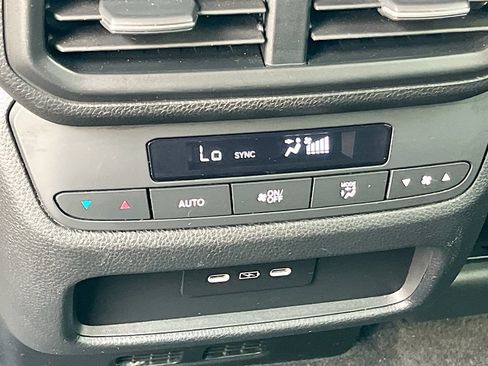 Used 2025 Honda Pilot EX-L image 24