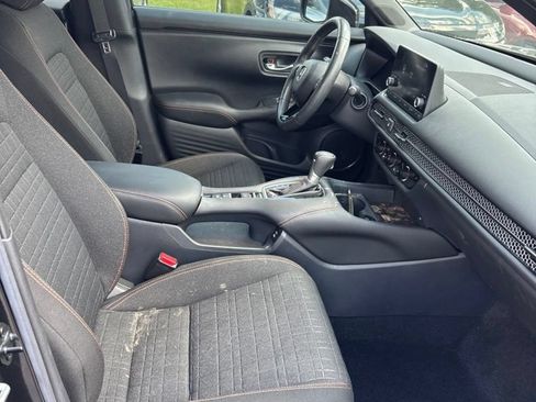 Used 2025 Honda HR-V Sport image 9