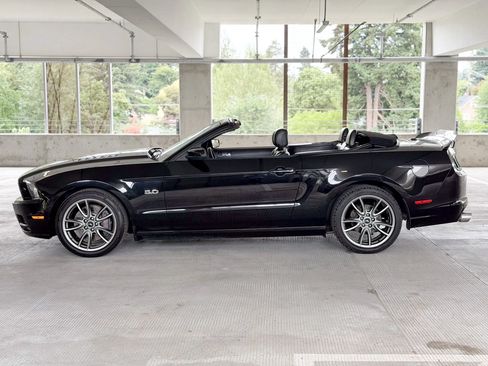 Used 2014 Ford Mustang GT w/ Electronics Package RWD image 20