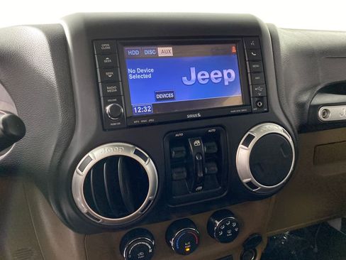 Used 2015 Jeep Wrangler Unlimited Sahara w/ Connectivity Group image 16