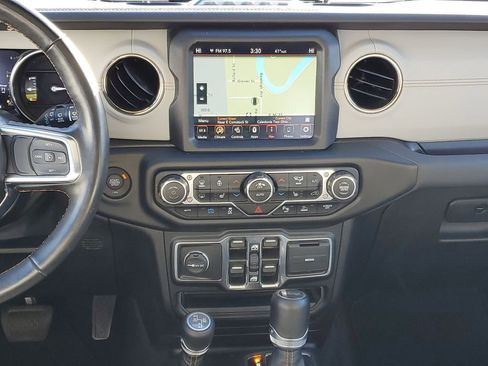 Used 2023 Jeep Wrangler Unlimited Sahara image 24