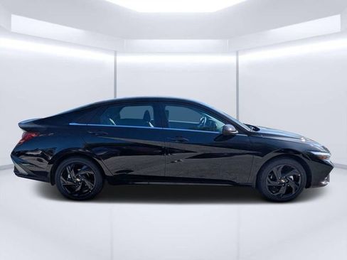 New 2026 Hyundai Elantra SEL Sport image 2