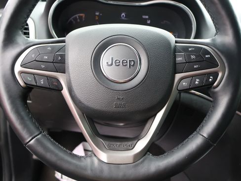 Used 2021 Jeep Grand Cherokee Limited w/ Luxury Group II image 32