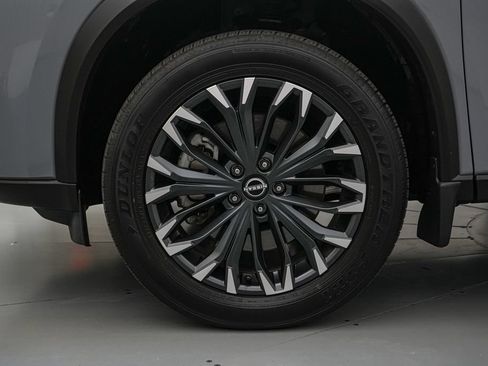 Used 2025 Nissan Rogue SL w/ Tech Package AWD/4WD image 10