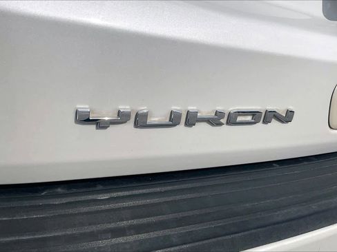 Used 2021 GMC Yukon XL SLT w/ SLT Premium Package image 9