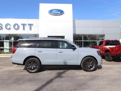 New 2025 Ford Expedition Platinum w/ Stealth Performance Package image 17