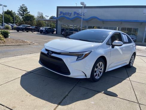 Used 2025 Toyota Corolla LE FWD image 6