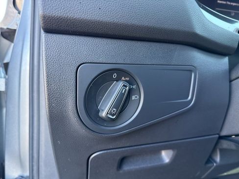 Used 2022 Volkswagen Tiguan SE image 25