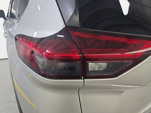 Used 2024 Nissan Rogue SV w/ SV Premium Package FWD image 33