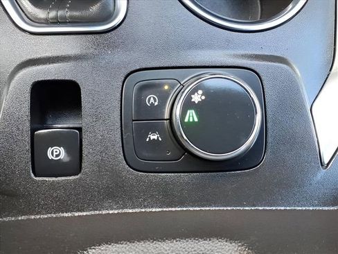 Used 2022 Chevrolet Traverse LT w/ LT Premium Package image 25