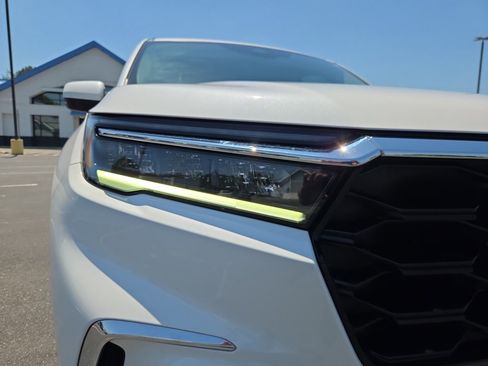 Certified 2025 Honda Pilot Touring image 24
