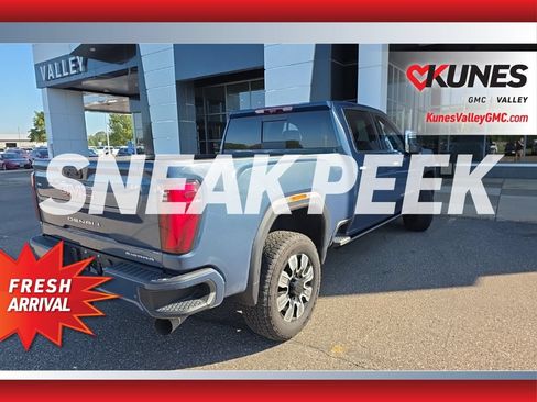 Used 2025 GMC Sierra 3500 Denali w/ Denali Reserve Package AWD/4WD image 5