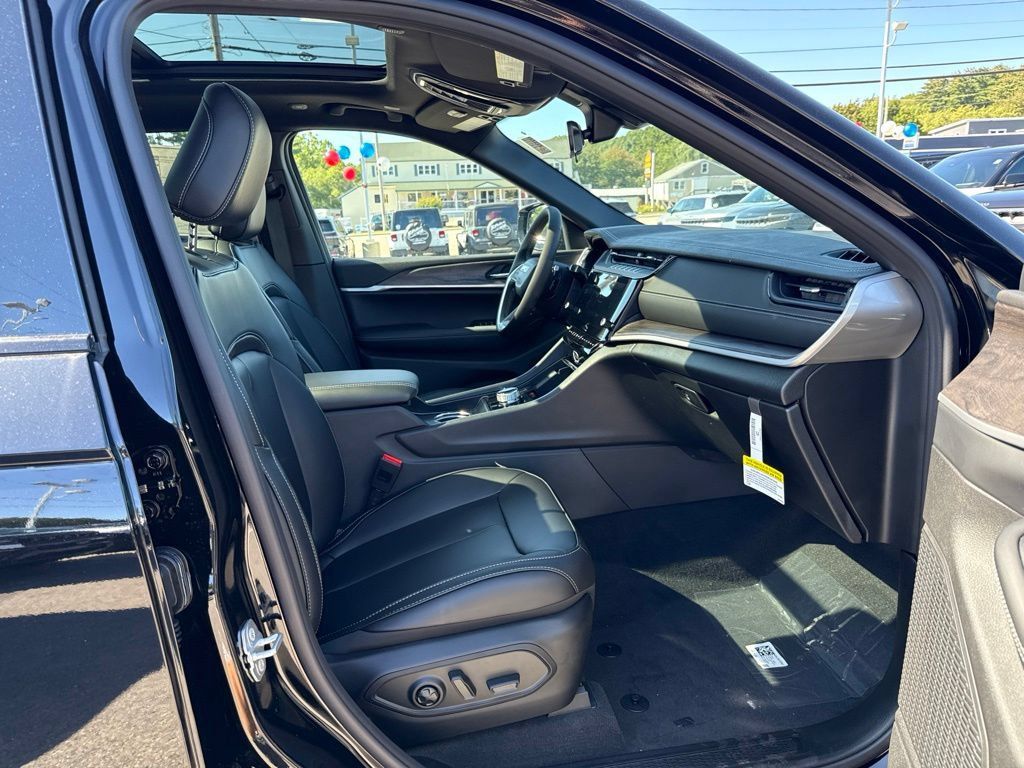 New 2027 Jeep Grand Cherokee Limited AWD/4WD image 27