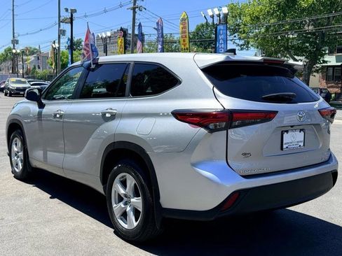 Used 2023 Toyota Highlander LE AWD/4WD image 10