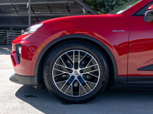 New 2026 Porsche Macan 4 Electric AWD/4WD image 13