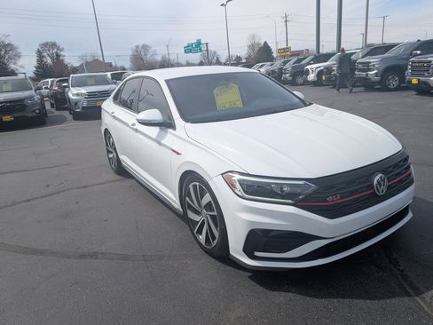 Used 2021 Volkswagen Jetta GLI image 2