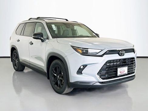 New 2026 Toyota Grand Highlander Nightshade Edition image 3