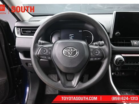 Used 2025 Toyota RAV4 XLE AWD/4WD image 20
