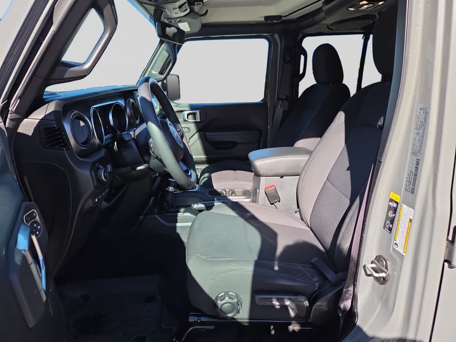 Used 2023 Jeep Wrangler Unlimited w/ Cold Weather Group AWD/4WD image 10
