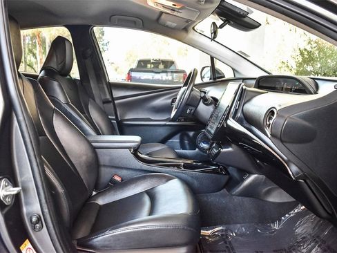 Used 2018 Toyota Prius Prime Premium image 15