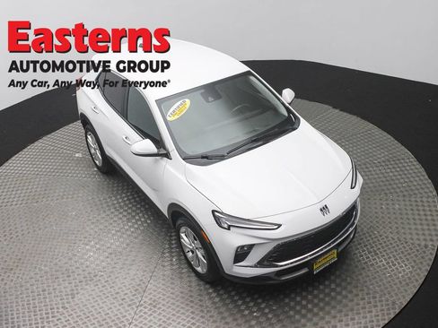 Used 2024 Buick Encore GX Preferred FWD image 3