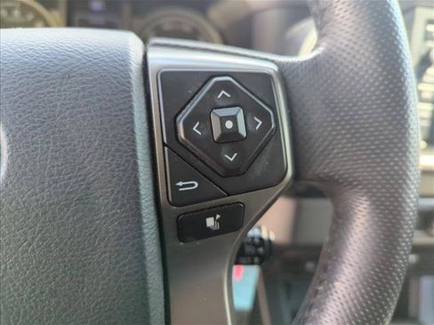Used 2017 Toyota Tacoma SR5 w/ Tow Package RWD image 17