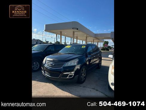 Used 2017 Chevrolet Traverse LT FWD image 1