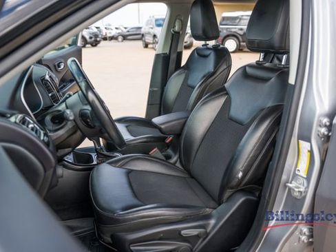 Used 2018 Jeep Compass Latitude FWD image 10