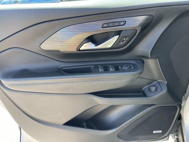 Used 2022 GMC Terrain SLT w/ Infotainment Package II FWD image 28