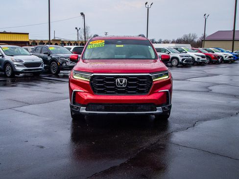 Used 2025 Honda Pilot Elite image 2