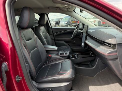 Used 2025 Ford Mustang Mach-E Premium w/ Sport Appearance Package AWD/4WD image 18